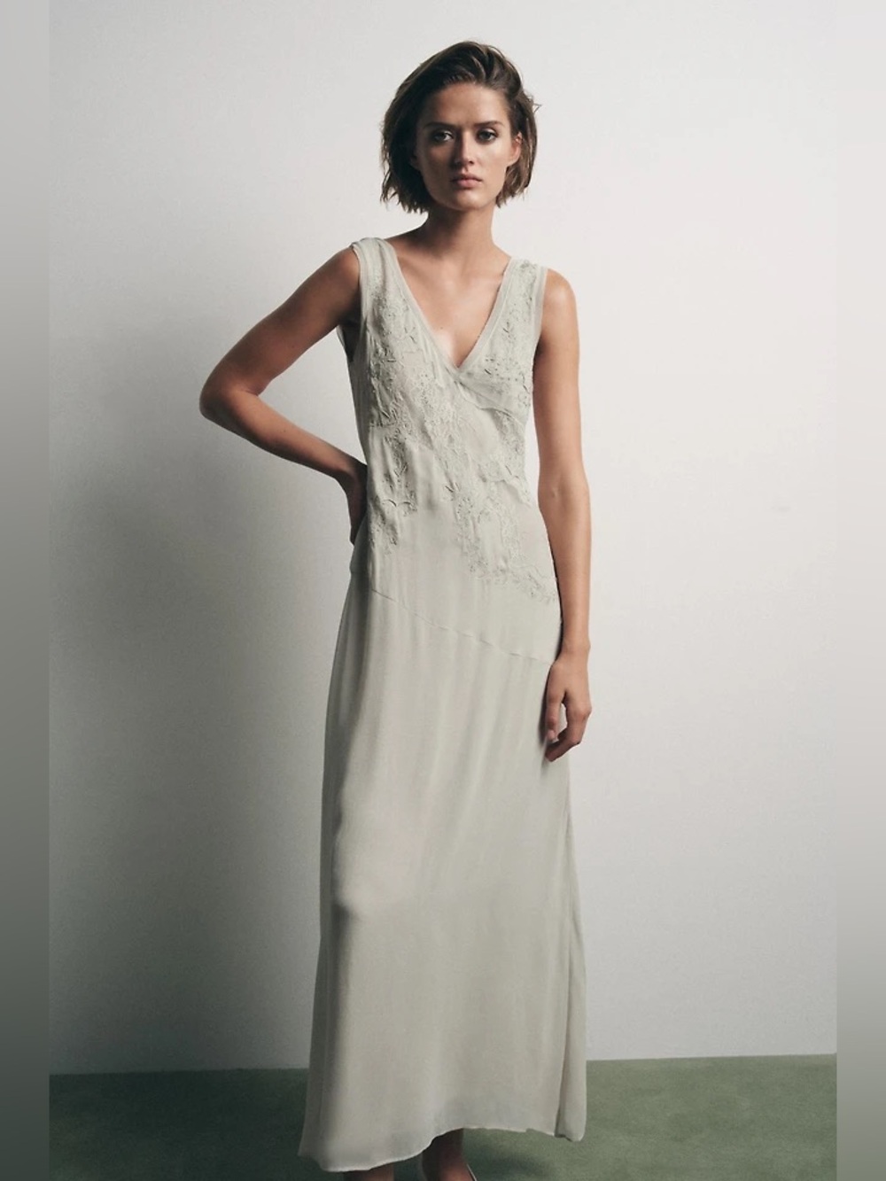 BNWOT Zara Pearl Grey Georgette Midi Dress with Delicate Embroidery and Beading